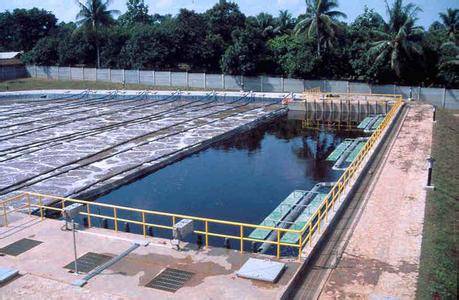 正在源源不断输送混凝土